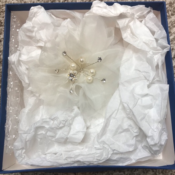 Bel Air Bridal Crystal Pearl Wedding Hair Clip - Picture 3 of 6